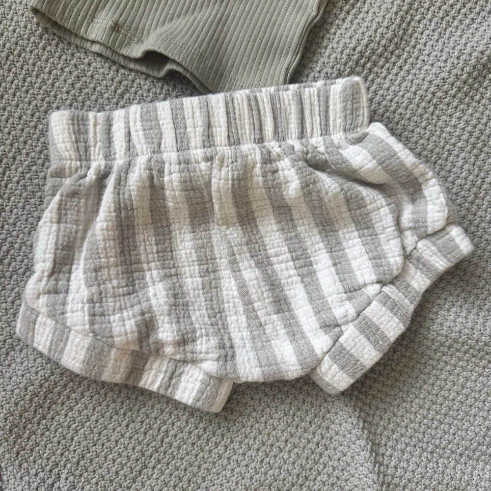 Quincy Mae newborn 0-3 mo sage/grayish green Baby Blanket and Outfit Set